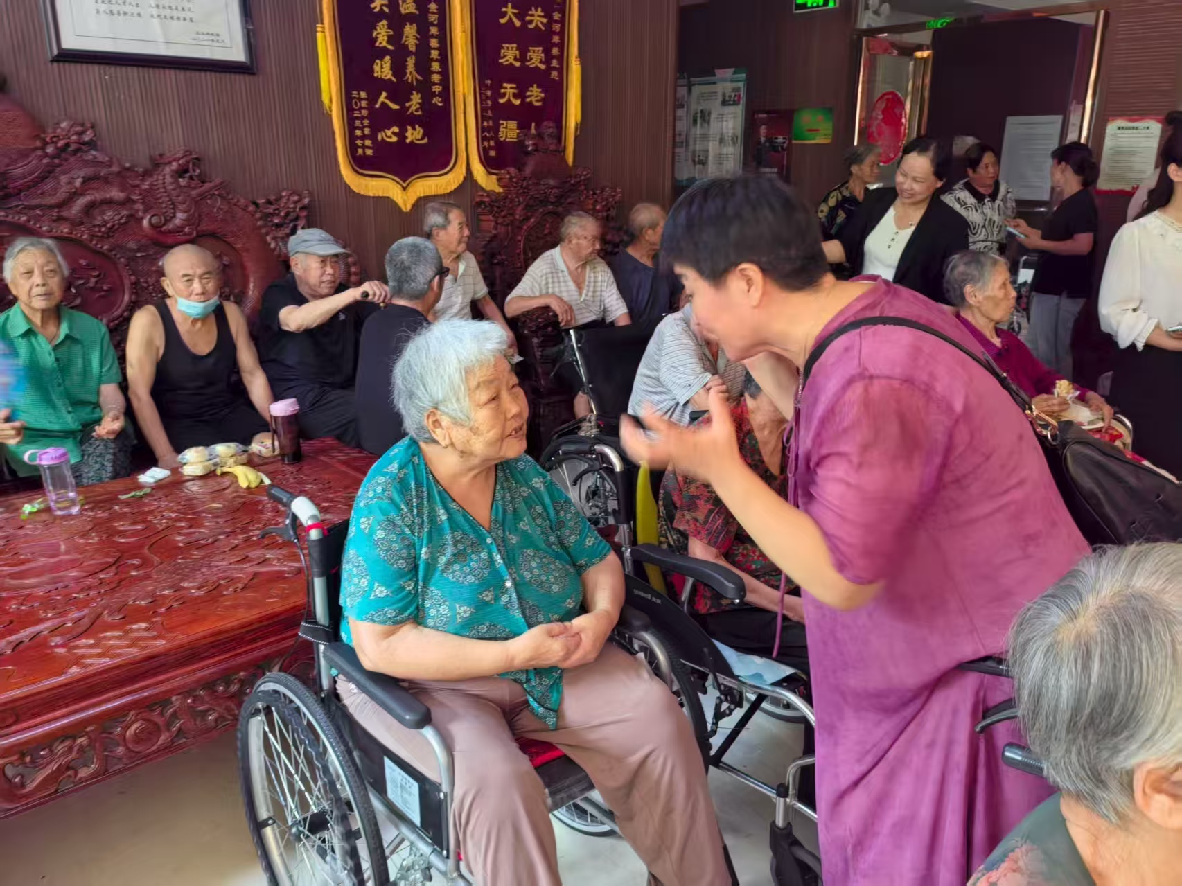 敬老慰老传温情金融知识来普及