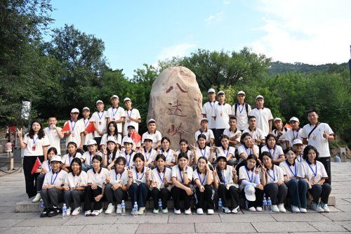 新疆喀什市 “石榴籽” 青少年赴京交流活动：跨越山海悟初心 逐梦京华向未来
