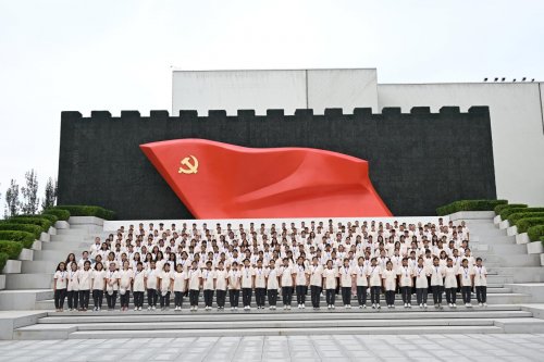 新疆喀什市 “石榴籽” 青少年赴京交流活动：跨越山海悟初心 逐梦京华向未来