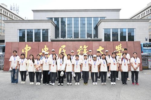 新疆喀什市 “石榴籽” 青少年赴京交流活动：跨越山海悟初心 逐梦京华向未来