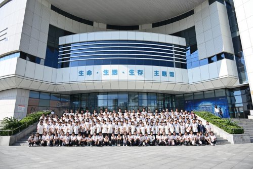 新疆喀什市 “石榴籽” 青少年赴京交流活动：跨越山海悟初心 逐梦京华向未来