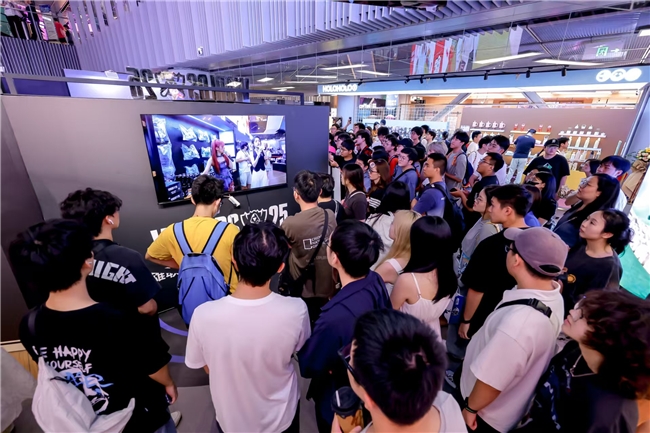 世茂广场七周年：携手英雄联盟快闪，开启兴趣经济新篇章