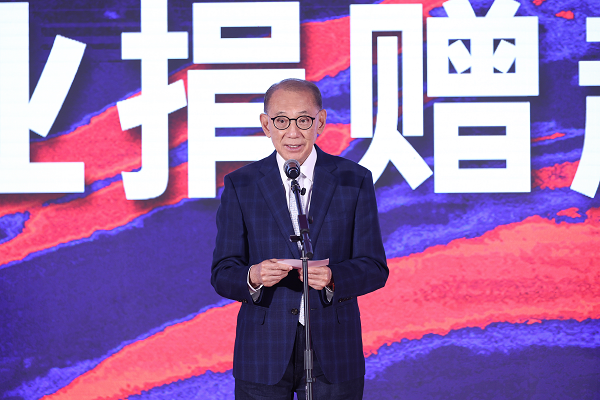 拆解英皇商业生态：从珠宝、地产到文化产业，杨受成的跨界方法论