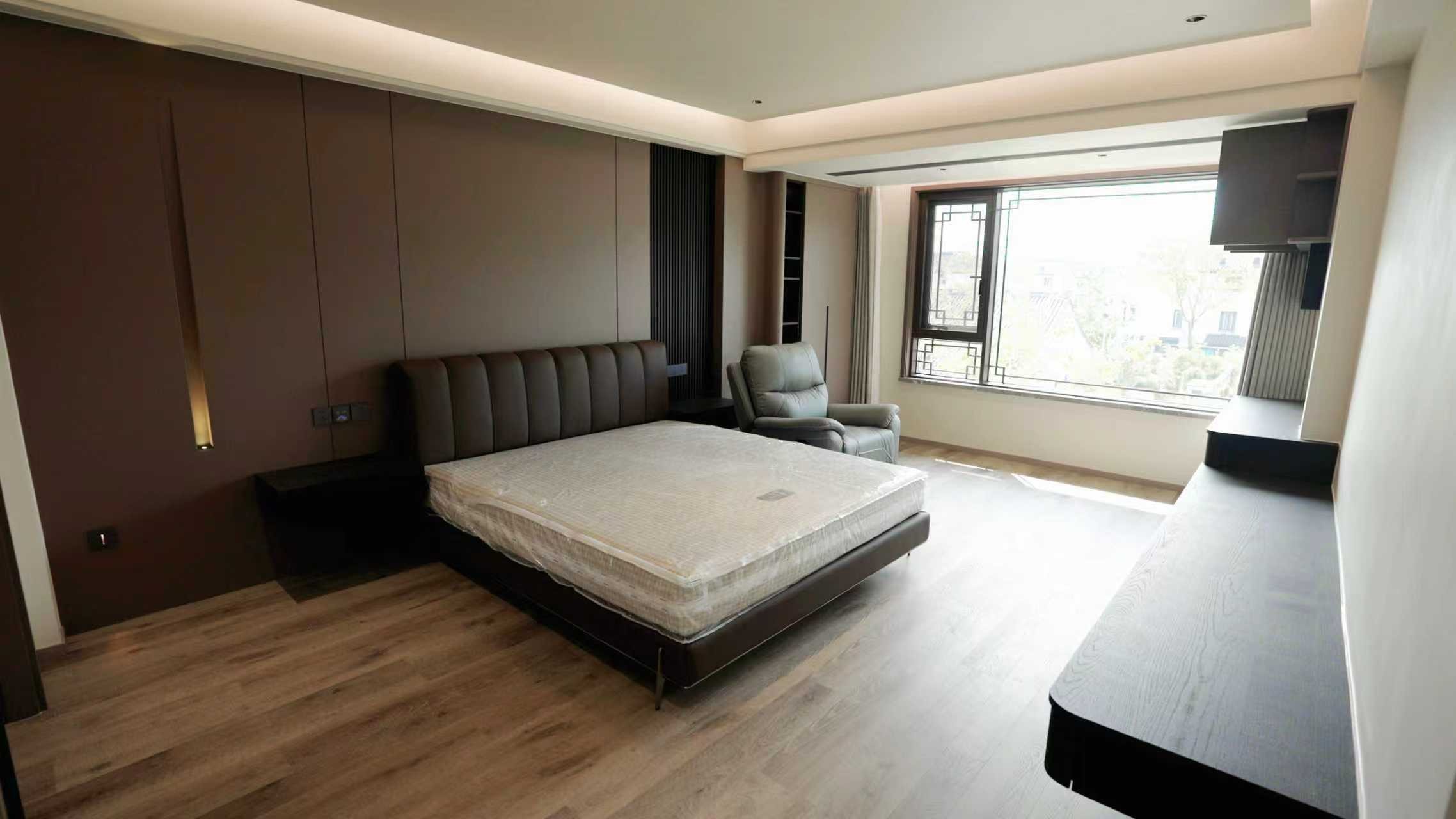 从教培到建材，他的石晶地板生意半年即盈利