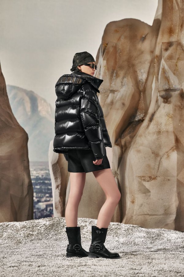 “东方Moncler”崛起，高梵黑金鹅绒服正以黑金心智俘获市场