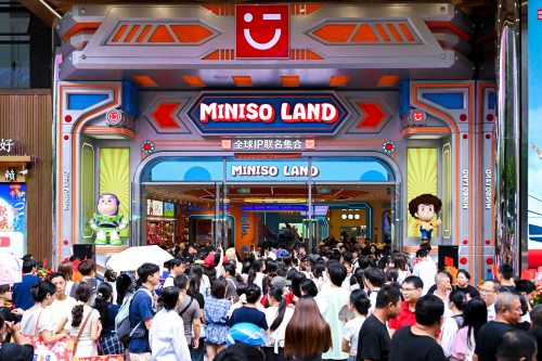 名创优品MINISO LAND落子西南枢纽重庆，双店同开辐射区域消费市场