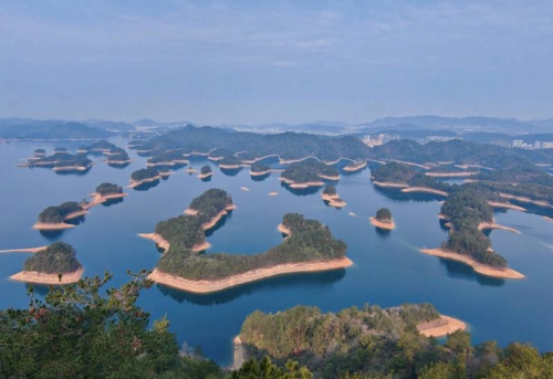 跟着赛事去旅行|穿越山海漫游千岛2025年山海杯棋王争霸赛总决赛落子千岛湖