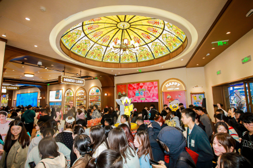 打造“首店经济”新地标，名创优品MINISO LAND武汉双店盛大亮相