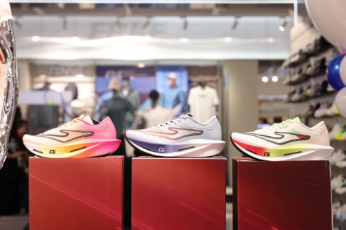 鸿星尔克泰国首家星创店盛大开幕，国际化进程纵深推进