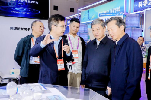 中汽创智重磅亮相SAECCE 2025，行业首发“人-车-路-云-星”全维信息技术平台联合创新体