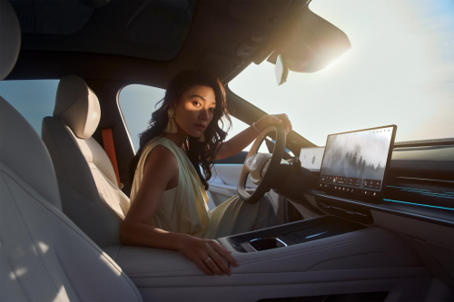 年轻人选新能源车就卡这两点：颜值高、好开！哪款能完美适配？