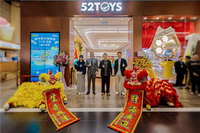 ​52TOYS澳门新濠影汇店重磅开业 CiCiLu艺术家签售会受追捧