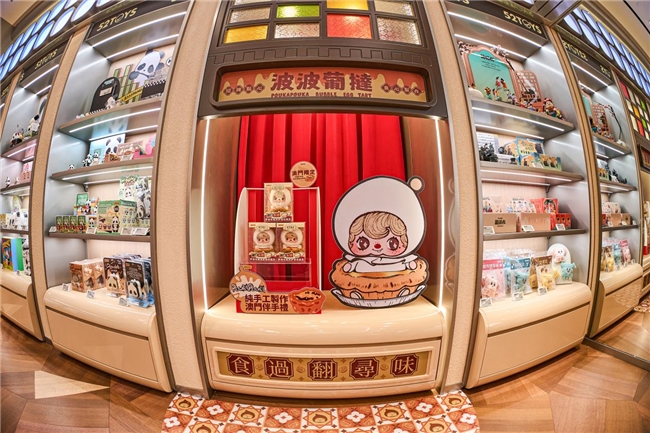 ​52TOYS澳门新濠影汇店重磅开业 CiCiLu艺术家签售会受追捧