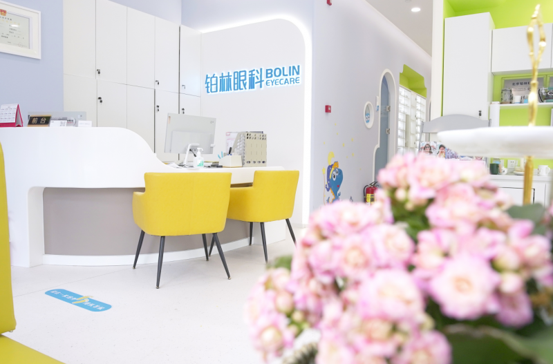 铂林®成人夜戴隐形眼镜度数怎么选？铂林眼科医疗级验配，减轻成人干眼烦恼