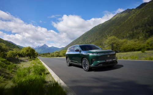 2026 款东风 eπ008：20 万高性价比六座 SUV，空间抗造还安全，老人小孩坐着都友好