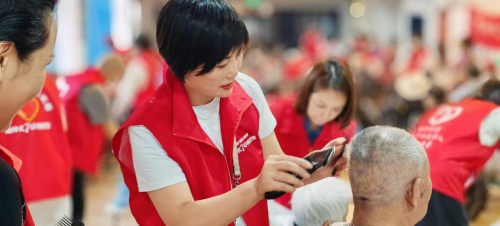 陪伴式70精进营十营公益活动圆满收官——助学敬老护幼全覆盖，首赴马来西亚拓公益版图