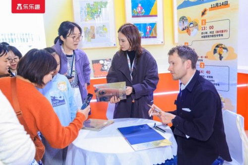 荣信文化2025CCBF圆满收官，AI智能产品与新书佳作实力圈粉！