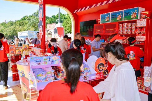 花开正好，美味登场！康师傅空降莲花山，做你的出游好搭子