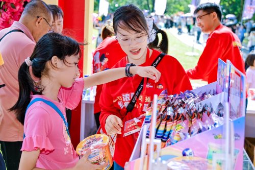 花开正好，美味登场！康师傅空降莲花山，做你的出游好搭子