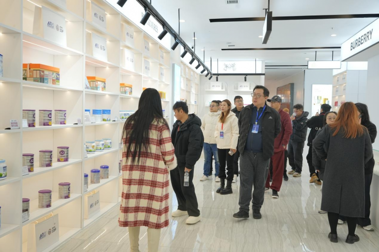 实地观摩促发展:企业代表团实地考察拉萨综合保税区,共谋跨境合作新机遇!