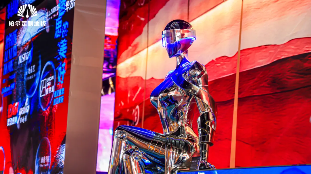 双IP共筑高定生活：柏尔定制地板×奢华居所的深度共鸣