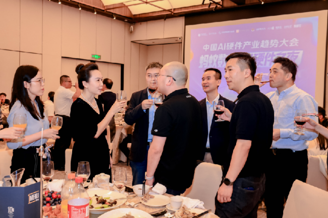 750+大咖齐聚一堂,感受AI硬件最新浪潮