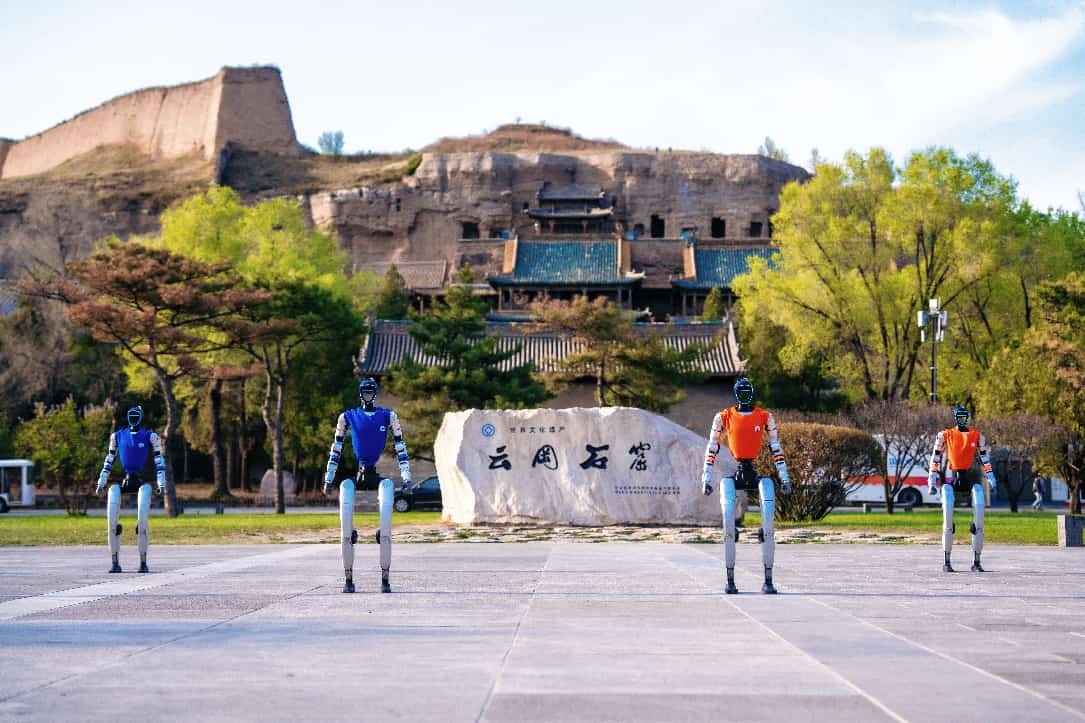 千年石窟遇上赛博力士——机器人舞蹈快闪“五一”亮相云冈石窟