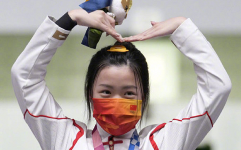 小米Civi今天下午14点发布，代言人杨倩带着金牌来给小米加持能量