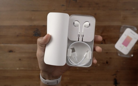 苹果全新有线EarPods图曝光，更像AirPods了！