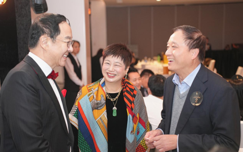 荣智丰助力乡村艺术教育事业发展出席荷风十周年上海慈善晚宴
