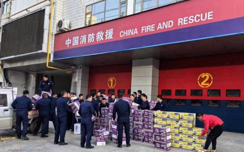 康师傅首批救援物资已送达甘肃地震区