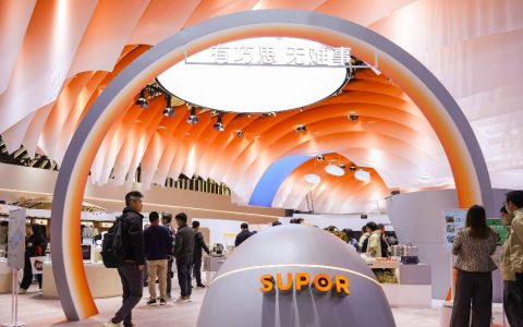 老牌厨电巨头苏泊尔变身“颜控”：AWE2024主打“精致与实用”