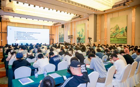 京能新能源在第七届经济大会发表主题演讲，引领液冷超充技术革新