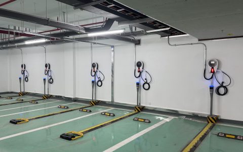 浙江金华市托育中心，京能新能源地锁道闸一体化智慧充电系统上线
