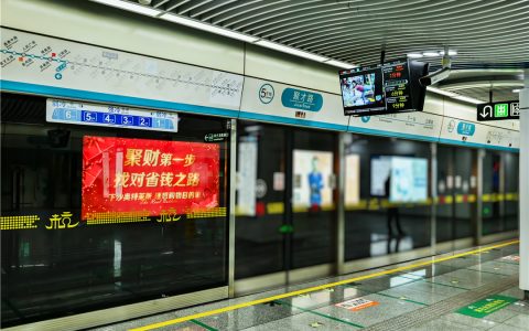 不会玩梗的奥莱不是好文案