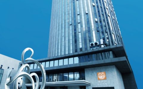 业绩承压、口碑受损，线上毫无优势，来伊份如何自救？