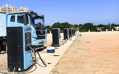 京能新能源现场实拍第37季：240kW大功率充电桩助力工程机械充电站升级