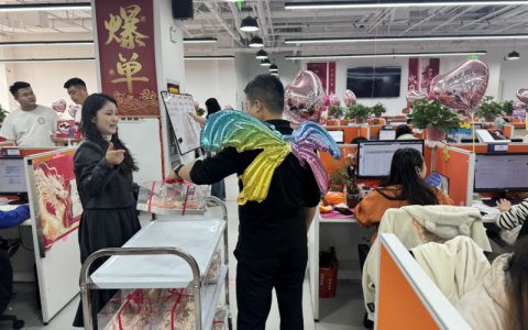 嗨学网西安三月盛事：妇女节致敬、人才培养双管齐下