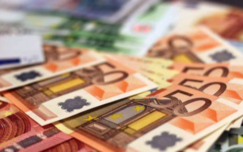 启牛学堂解析：全球贸易风云下的欧元波动与金融素养提升