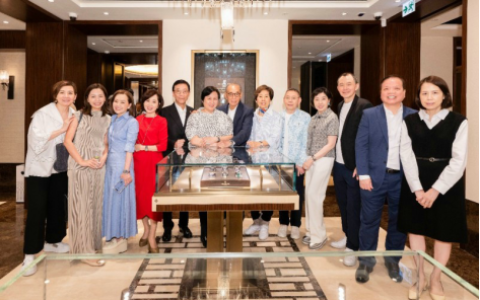 杨受成坐镇全港最大百达翡丽专店揭幕，这才是真的实力派！