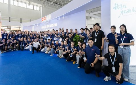 LIPO李白眼镜2025北京眼镜展，以“专业+智能”双轮驱动儿童青少年视力健康新生态