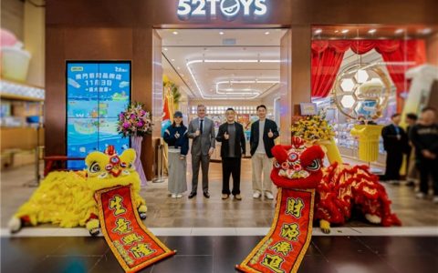 ​52TOYS澳门新濠影汇店重磅开业 CiCiLu艺术家签售会受追捧