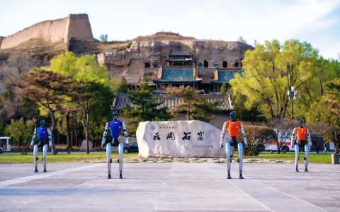 千年石窟遇上赛博力士——机器人舞蹈快闪“五一”亮相云冈石窟